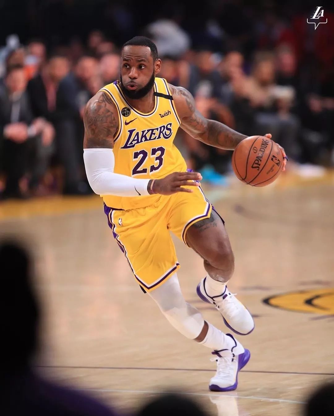 的边缘跟注 的边缘跟注